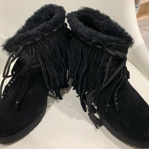 NWT Koolaburra black boots by Ugg